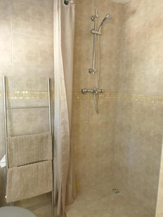 Hotel Sous Les Chênes à Saint-Martin-de-Brômes Extérieur photo