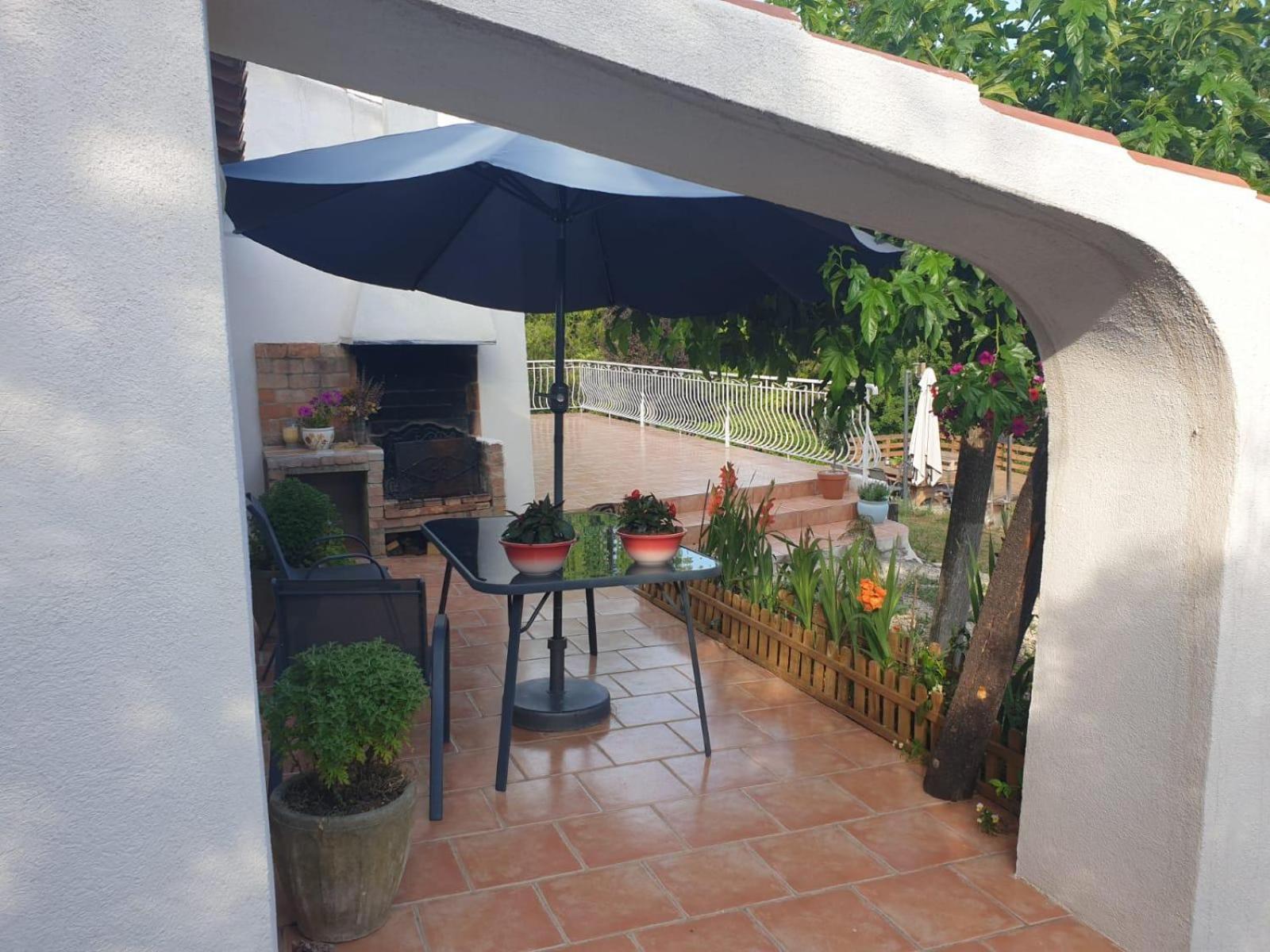 Hotel Sous Les Chênes à Saint-Martin-de-Brômes Extérieur photo